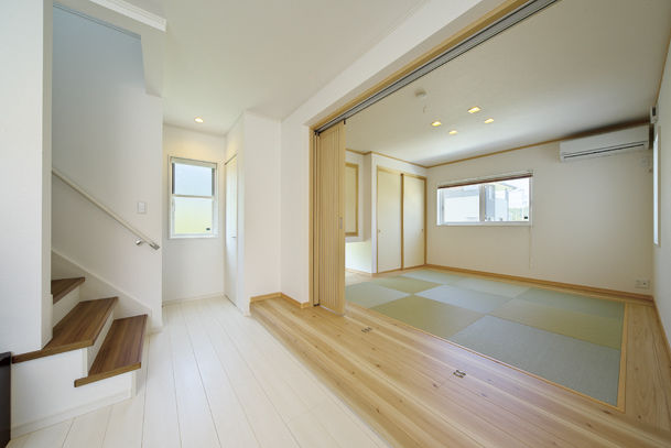 アイムの家 宮城　東和総合住宅 【本体1880万円・間取り有】すっきり広々キッチンと、技あり空間の和室に注目。憧れの白を基調とした住まいの建築実例画像3