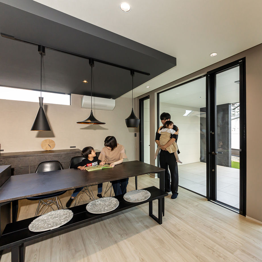 アイムの家　宮城 【2000～2500万円】ダイニングとタイルデッキがつながる、開放感と遊びゴコロが自慢の住まいの建築実例画像4