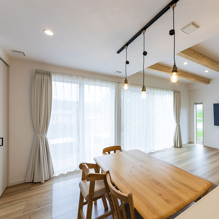 アイムの家　宮城 【2000～2500万円・間取り有】白と木目が調和する寛ぎの空間。日々の家事のしやすさにも配慮の建築実例画像3