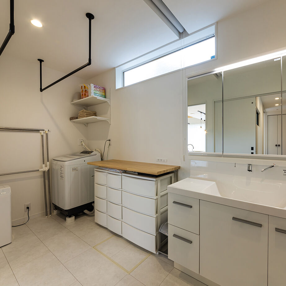 アイムの家　宮城 【2000～2500万円・間取り有】白と木目が調和する寛ぎの空間。日々の家事のしやすさにも配慮の建築実例画像5