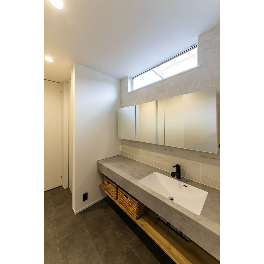 アイムの家　宮城 【2000～2500万円・間取り有】白が映える個性的なフォルム。水まわりの動線に配慮した居心地のよい家の建築実例画像6