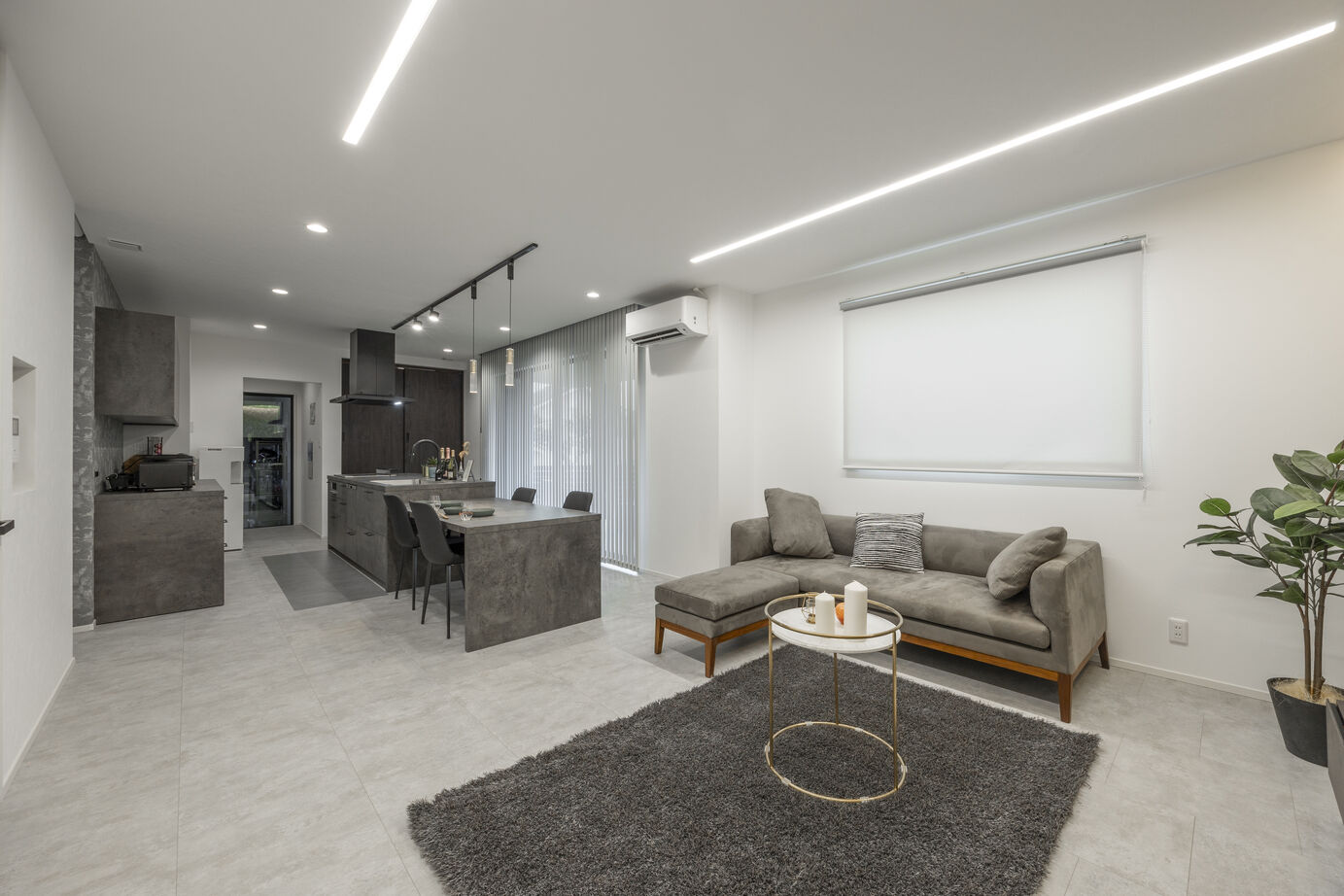 鬼丸ホーム 【ガレージ×テラス】ストレスフリーで快適に暮らすことのできるお洒落な家の建築実例画像2