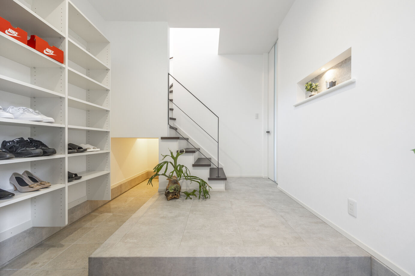 鬼丸ホーム 【ガレージ×テラス】ストレスフリーで快適に暮らすことのできるお洒落な家の建築実例画像8