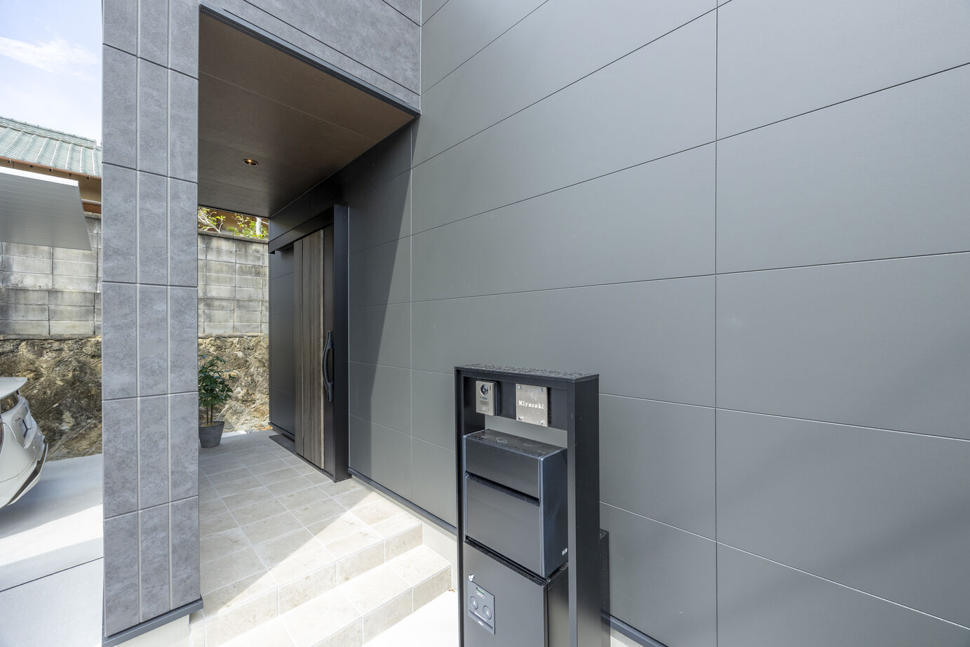 鬼丸ホーム 【ガレージ×テラス】ストレスフリーで快適に暮らすことのできるお洒落な家の建築実例画像10