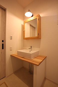 鬼丸ホーム 【吹き抜け×オープン階段】ユニークな天井のデザインで、吹き抜けのリビングを個性的な空間に！の建築実例画像7