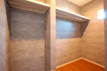 鬼丸ホーム 【吹き抜け×オープン階段】ユニークな天井のデザインで、吹き抜けのリビングを個性的な空間に！の建築実例画像9