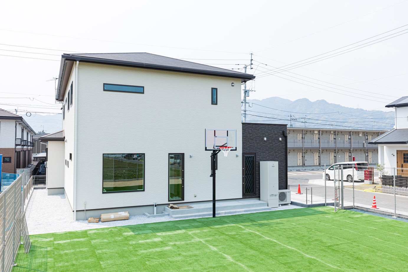 SUUMO】 庭に広い芝生の本格的なバスケットコートのある家 - 鬼丸ホーム の建築実例詳細 | 注文住宅