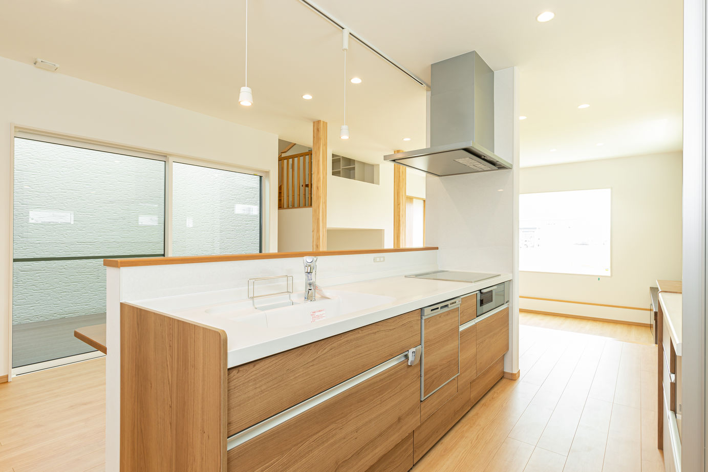 鬼丸ホーム 庭に広い芝生の本格的なバスケットコートのある家の建築実例画像3