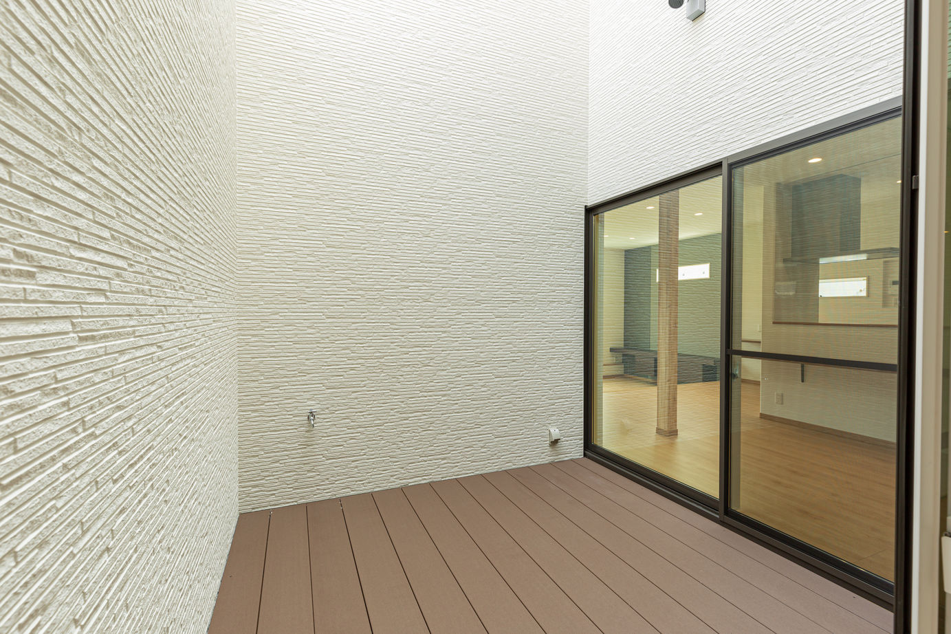 鬼丸ホーム 庭に広い芝生の本格的なバスケットコートのある家の建築実例画像5