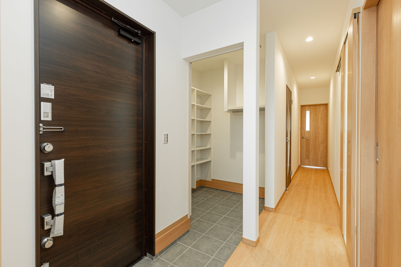 鬼丸ホーム 庭に広い芝生の本格的なバスケットコートのある家の建築実例画像7