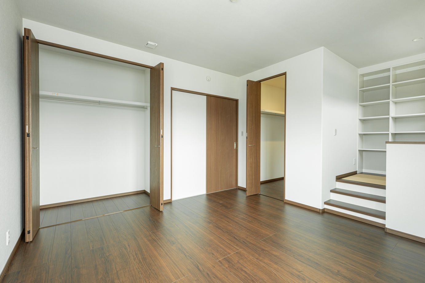 鬼丸ホーム 庭に広い芝生の本格的なバスケットコートのある家の建築実例画像9