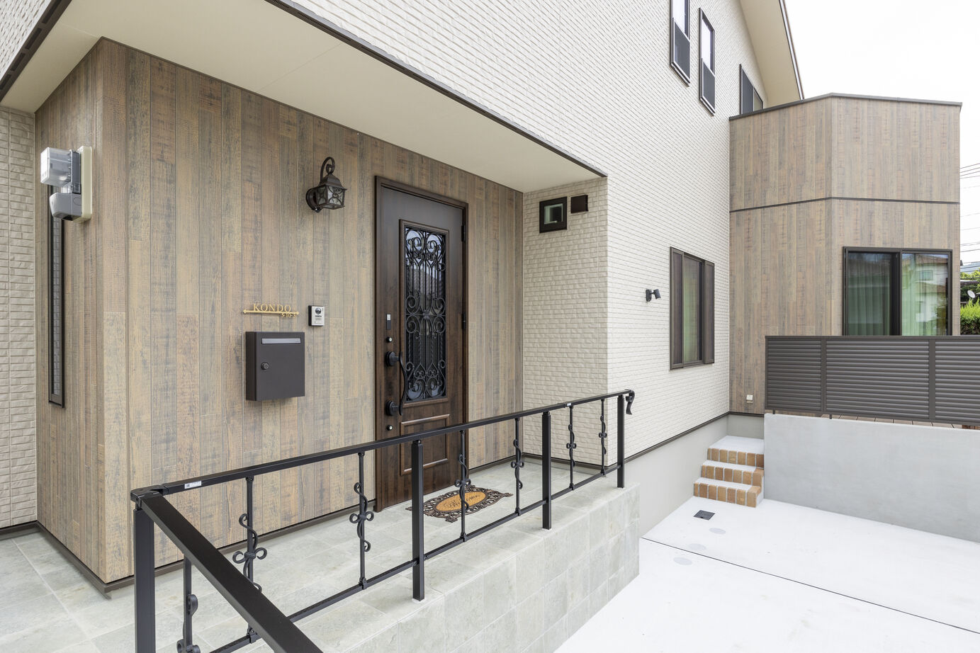 鬼丸ホーム 【アンティーク調】家族みんなが満足のいく希望のテイストを実現の建築実例画像2