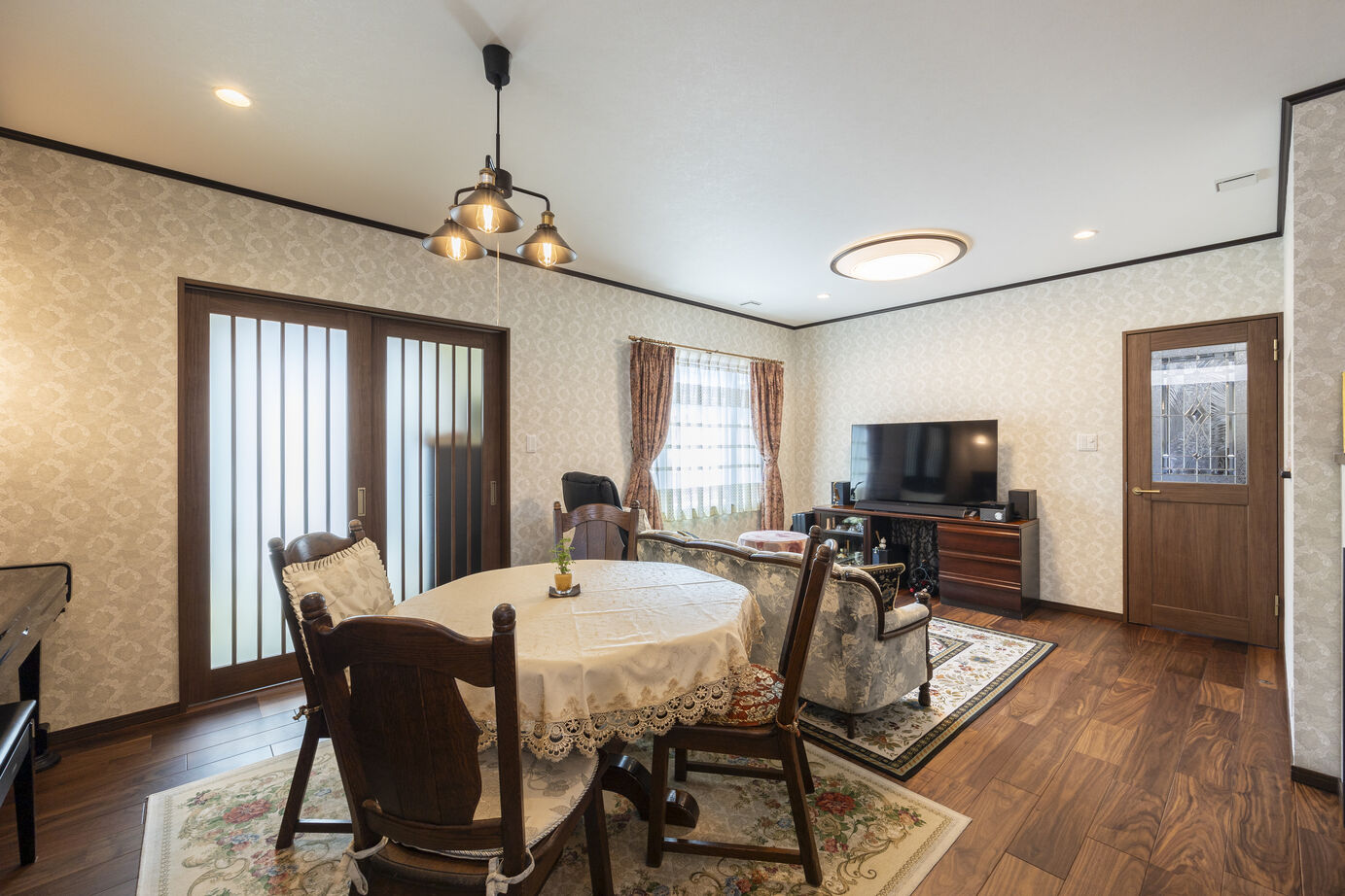 鬼丸ホーム 【アンティーク調】家族みんなが満足のいく希望のテイストを実現の建築実例画像3