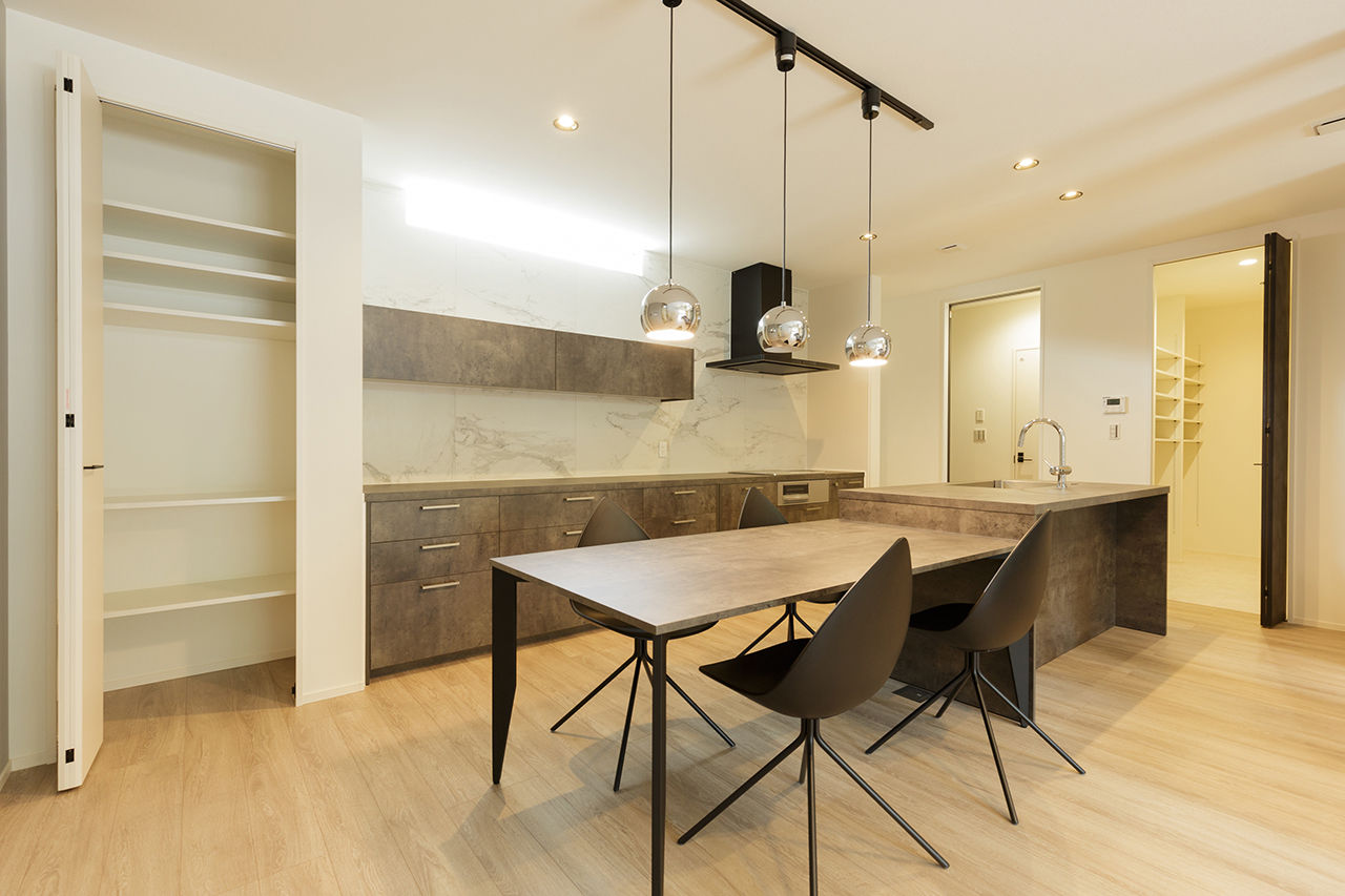 鬼丸ホーム 　【平屋×アイランドキッチン】子どもたちがスクスク、ノビノビ育つ家の建築実例画像4