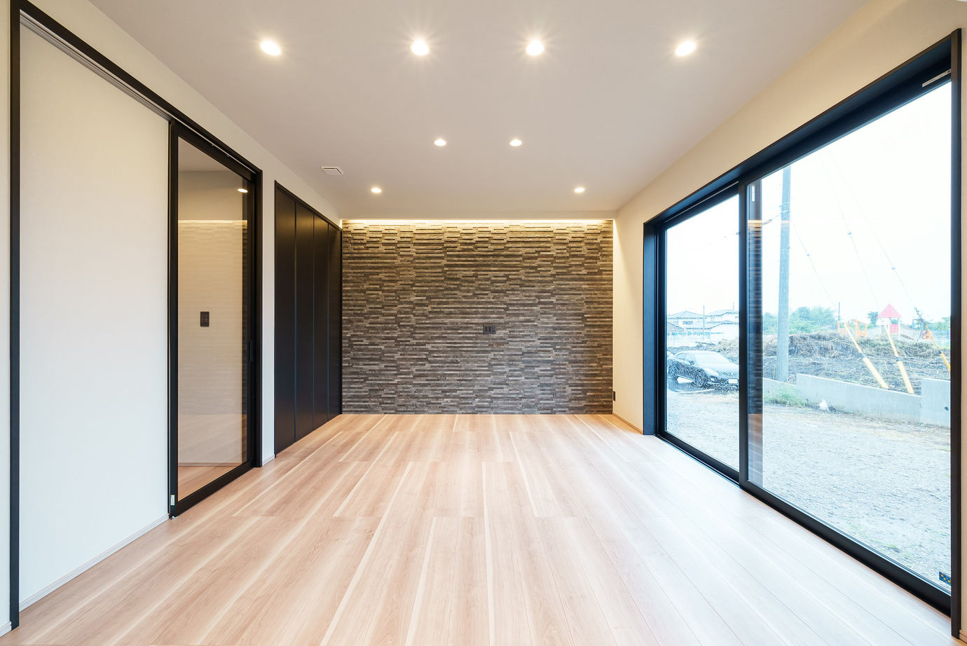 オールハウジング 箱の中に好きな空間を詰め込む　白と黒のコントラストが美しいボックスハウスの建築実例画像2