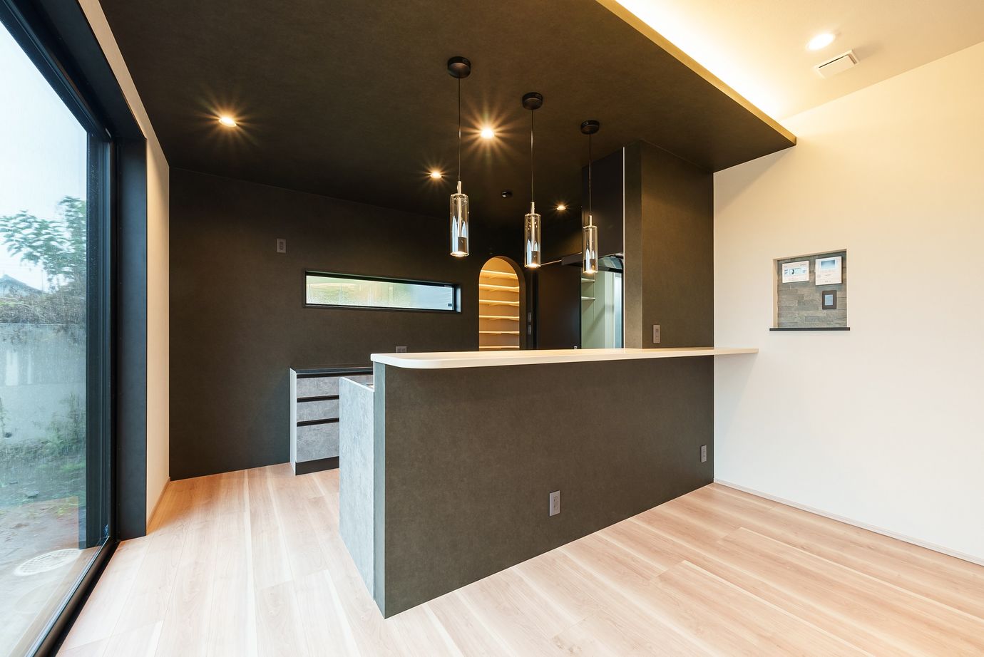 オールハウジング 箱の中に好きな空間を詰め込む　白と黒のコントラストが美しいボックスハウスの建築実例画像4