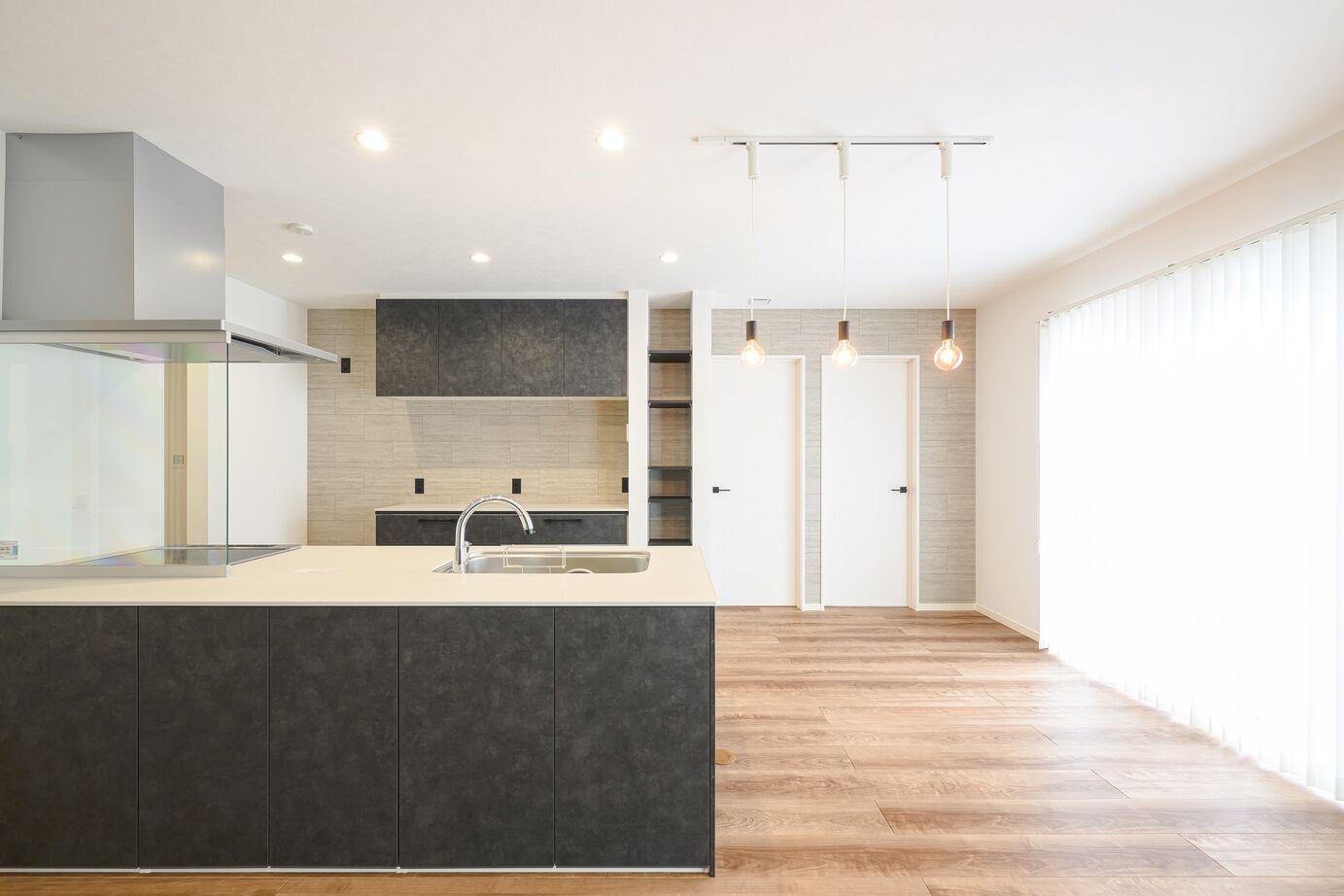 オールハウジング 自然と調和し、家事ラクで暮らす平屋　とにかく時短！家事ラクラク動線ハウスの建築実例画像2