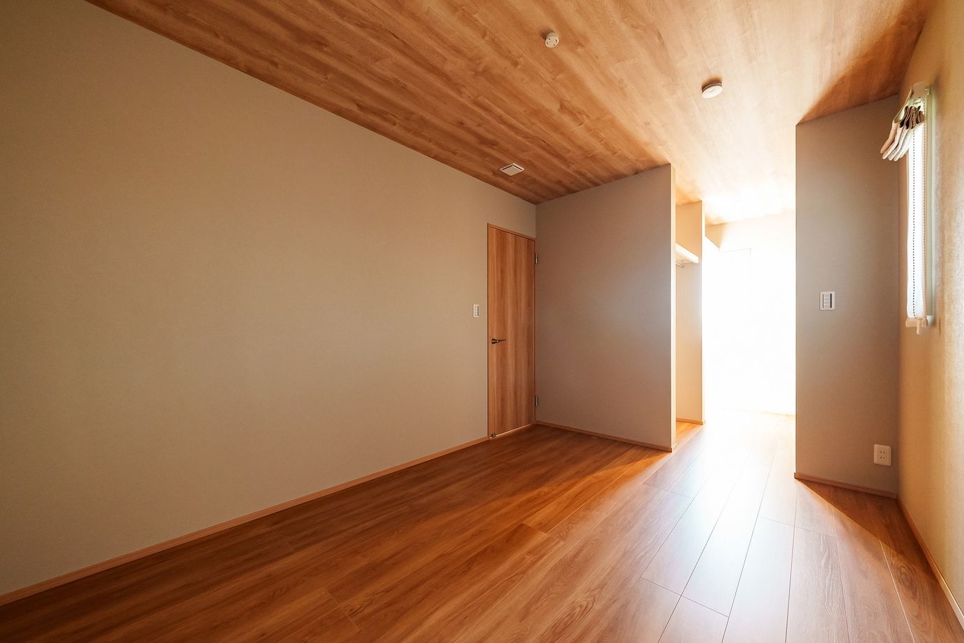 オールハウジング 陽光差し込む明るい箱　リビングにヌックとスキップフロアのある住まいの建築実例画像5