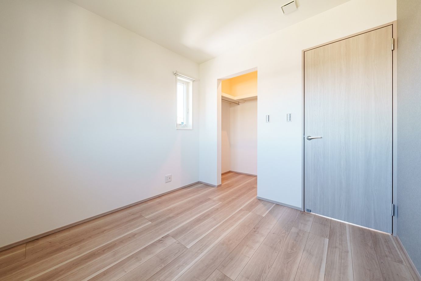 オールハウジング 陽光差し込む明るい箱　リビングにヌックとスキップフロアのある住まいの建築実例画像6