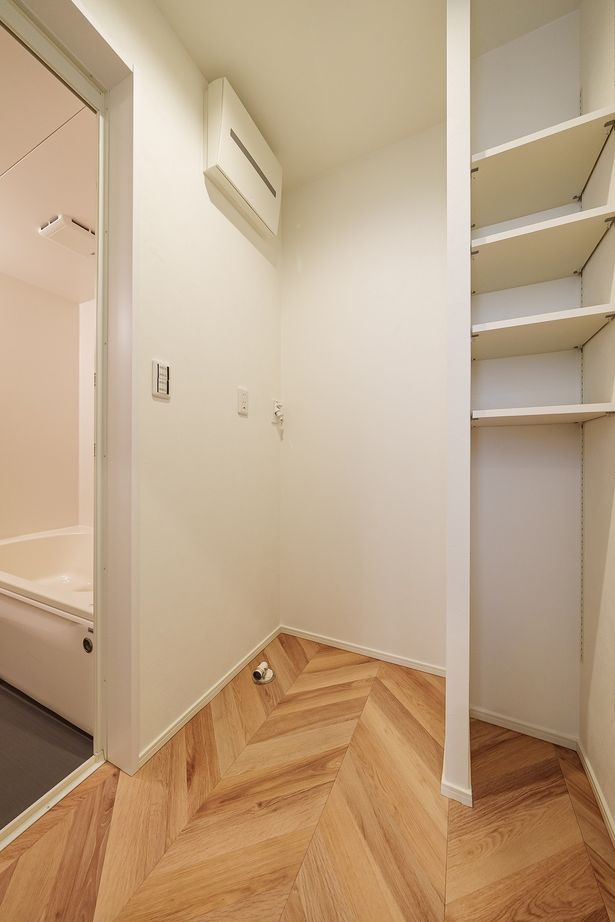 オールハウジング 陽光差し込む明るい箱　リビングにヌックとスキップフロアのある住まいの建築実例画像8