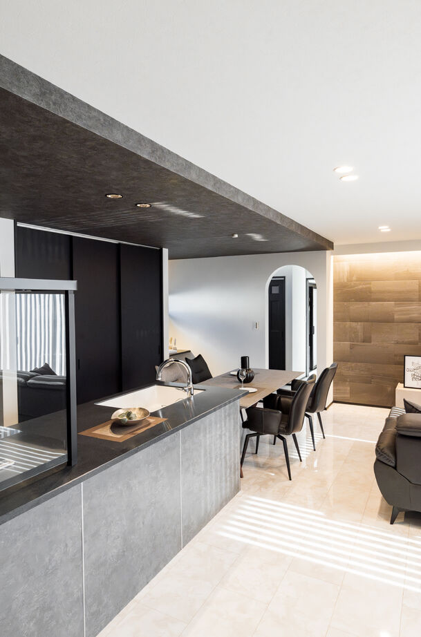 オールハウジング 直線が美しいラグジュアリー×モダン　ガレージハウス　日常に溶け込むプライベートホテル　の建築実例画像2