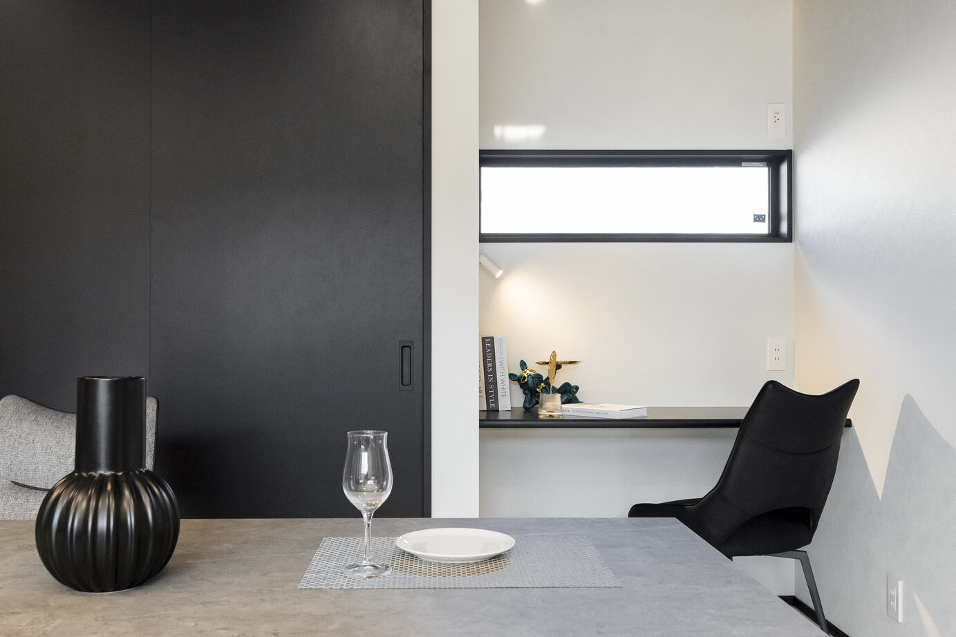 オールハウジング 直線が美しいラグジュアリー×モダン　ガレージハウス　日常に溶け込むプライベートホテル　の建築実例画像6