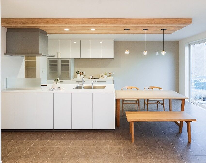 オールハウジング OPEN GARAGE ＆ DOUBLE HEIGHT HOUSE　白が美しいオープンガレージハウスの建築実例画像2