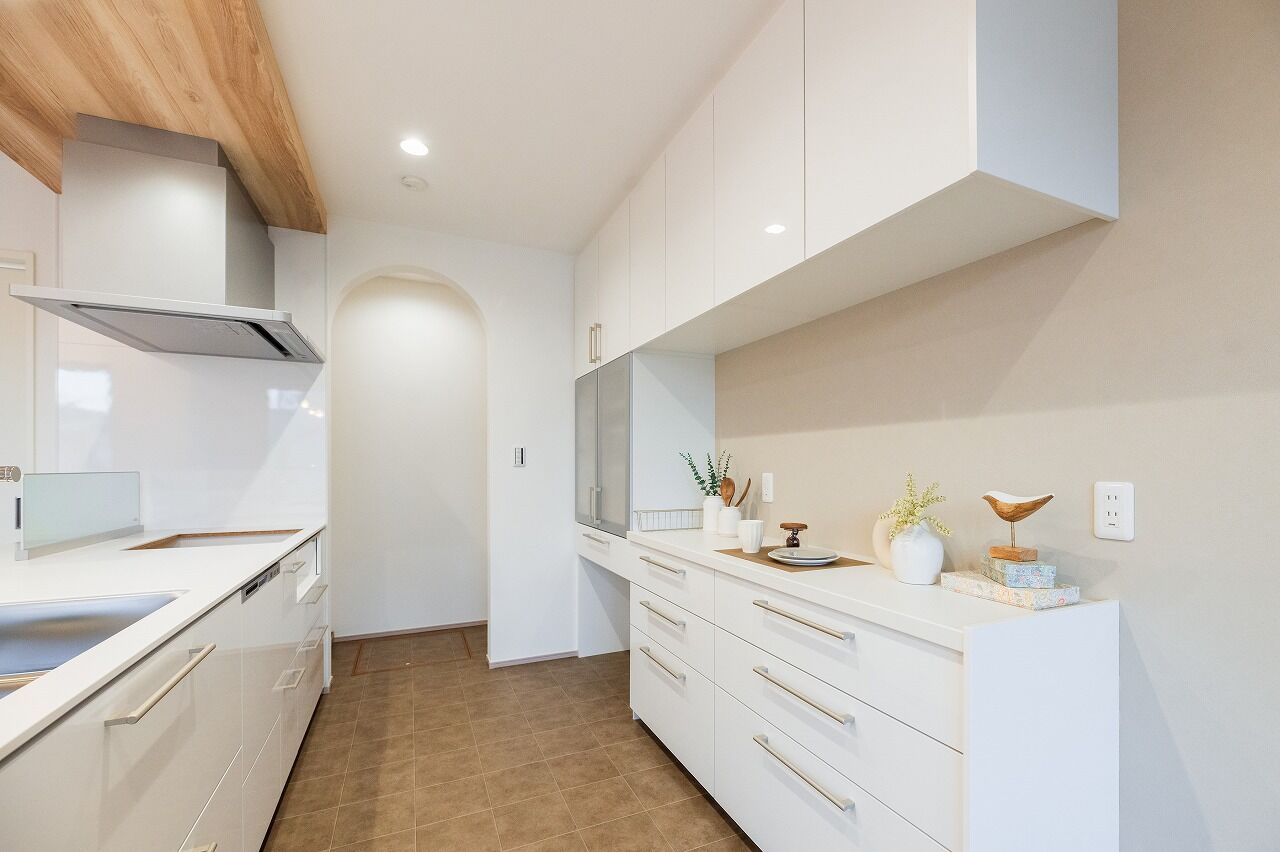 オールハウジング OPEN GARAGE ＆ DOUBLE HEIGHT HOUSE　白が美しいオープンガレージハウスの建築実例画像4