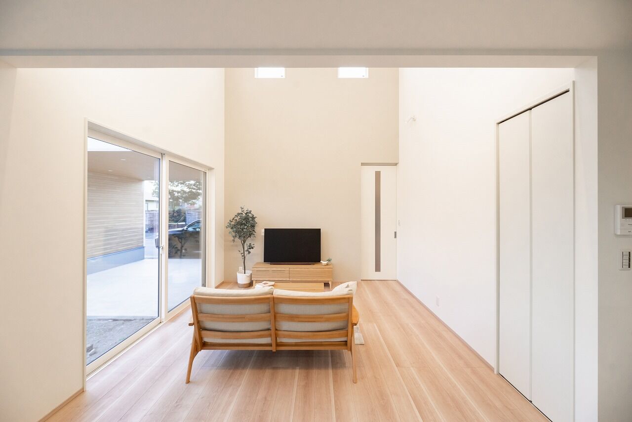 オールハウジング OPEN GARAGE ＆ DOUBLE HEIGHT HOUSE　白が美しいオープンガレージハウスの建築実例画像6