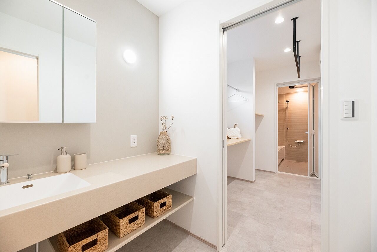 オールハウジング OPEN GARAGE ＆ DOUBLE HEIGHT HOUSE　白が美しいオープンガレージハウスの建築実例画像7