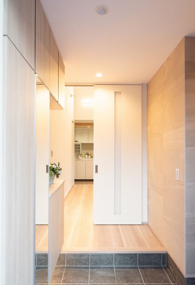 オールハウジング OPEN GARAGE ＆ DOUBLE HEIGHT HOUSE　白が美しいオープンガレージハウスの建築実例画像8