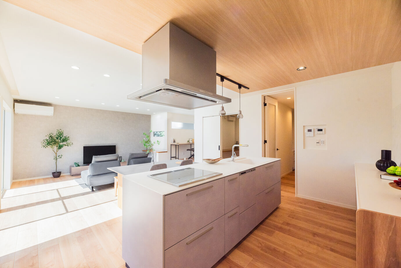 オールハウジング 明るく風を感じるガレージハウス 　永く、安心して住まえる平屋の建築実例画像4