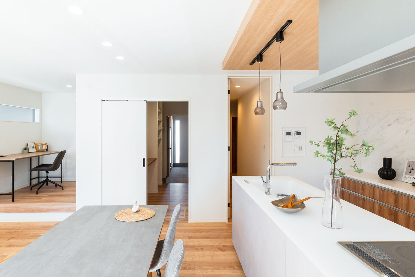 オールハウジング 明るく風を感じるガレージハウス 　永く、安心して住まえる平屋の建築実例画像5