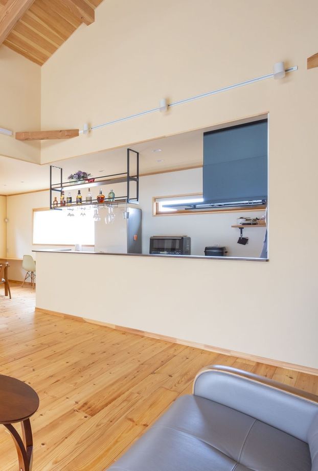 アサヒ開発 【滋賀県｜平屋風｜間取り図あり】無垢の木の床や塗り壁、木組みの天井の、木に癒される山小屋のような家の建築実例画像5