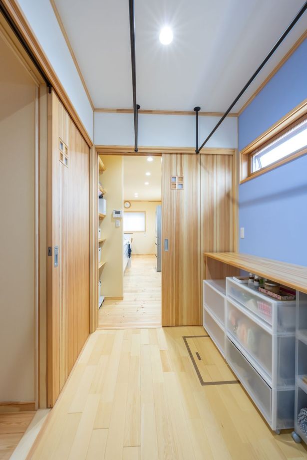 アサヒ開発 【滋賀県｜平屋風｜間取り図あり】無垢の木の床や塗り壁、木組みの天井の、木に癒される山小屋のような家の建築実例画像7