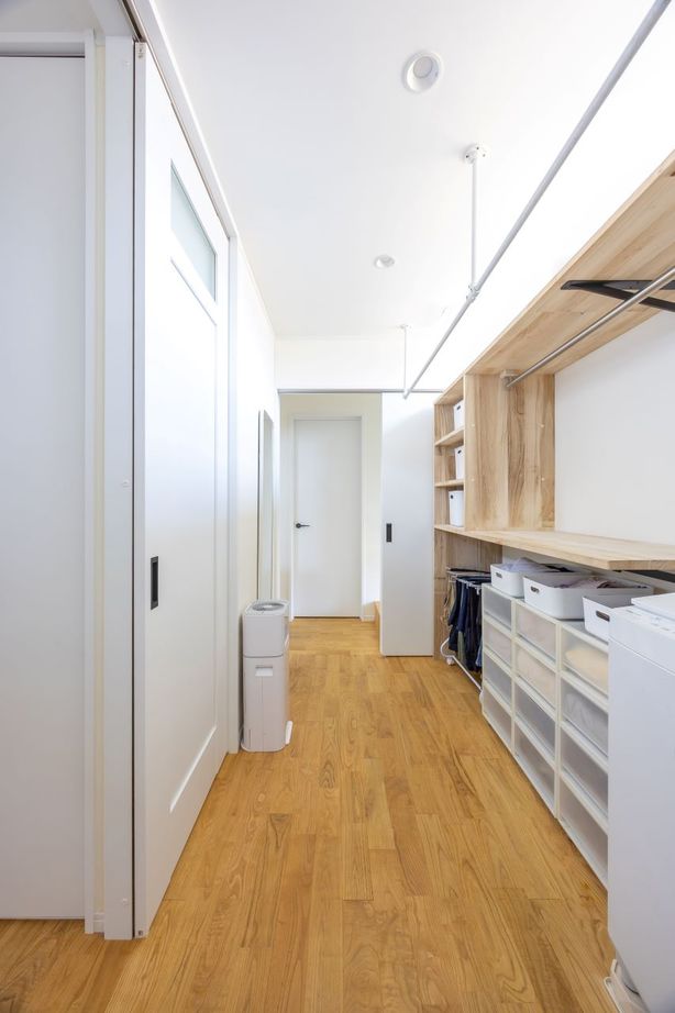 アサヒ開発 【草津市｜子育て｜間取り図あり】窓の位置やドアの高さを徹底吟味。視線が抜ける、開放的な家の建築実例画像4