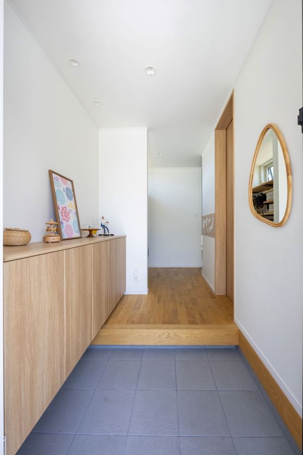 アサヒ開発 【草津市｜子育て｜間取り図あり】窓の位置やドアの高さを徹底吟味。視線が抜ける、開放的な家の建築実例画像9