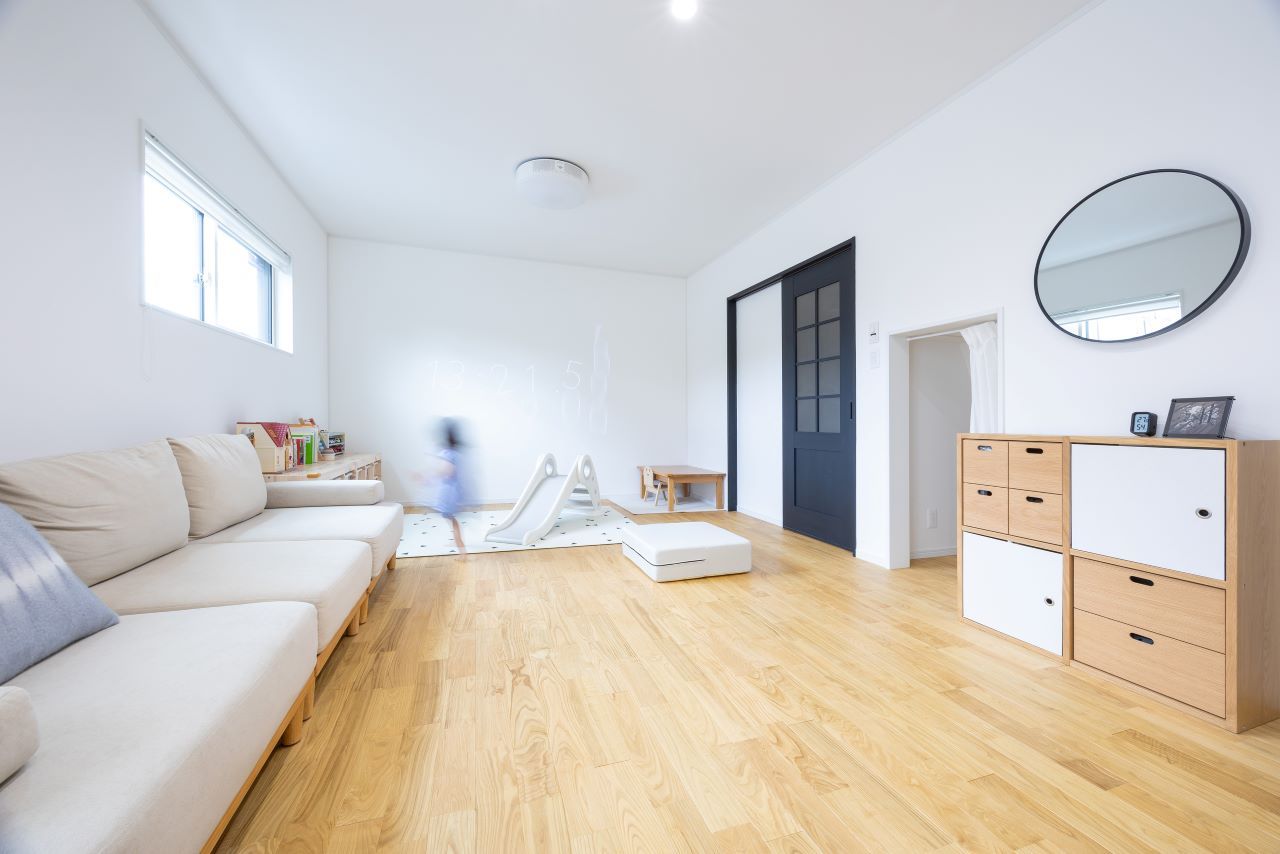 アサヒ開発 【草津市｜子育て｜間取り図あり】回遊動線でぐるぐるつながる、暮らしやすく、楽しい間取りの建築実例画像4