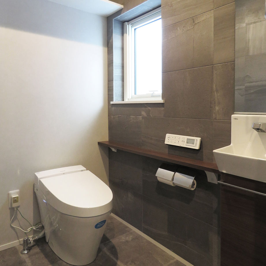 ササキハウス 【天童市/二世帯同居/間取図有/５K以上/6人家族】 「Stylish Modern」ビルトインガレージのある二世帯住宅の建築実例画像10