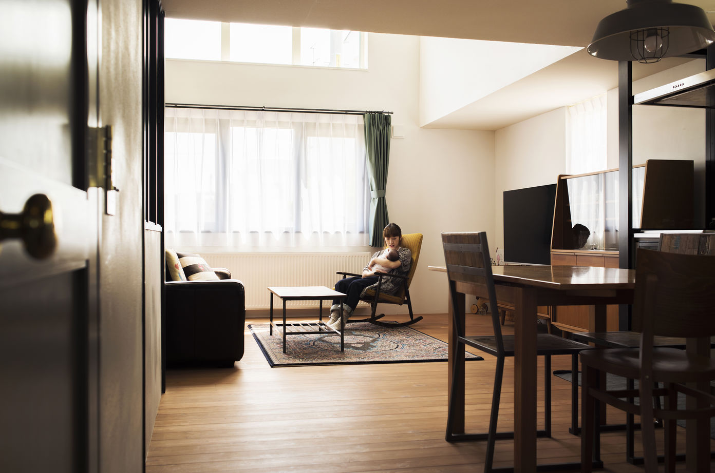 大元工務店 <札幌市/無垢材/吹抜>漆喰やレンガなど多彩な素材を活かし、ビンテージ家具が似合うこだわりの空間にの建築実例画像2