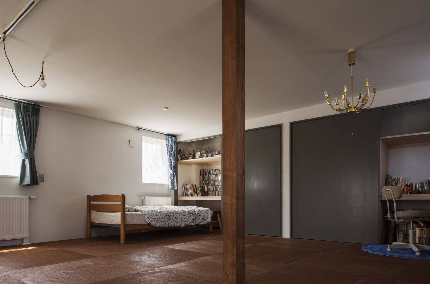 大元工務店 <札幌市/無垢材/吹抜>漆喰やレンガなど多彩な素材を活かし、ビンテージ家具が似合うこだわりの空間にの建築実例画像3