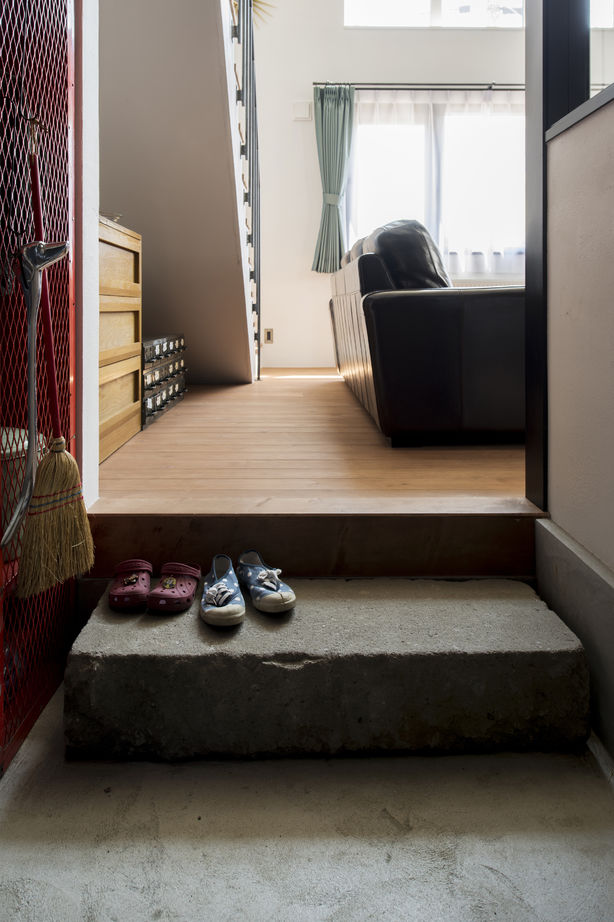 大元工務店 <札幌市/無垢材/吹抜>漆喰やレンガなど多彩な素材を活かし、ビンテージ家具が似合うこだわりの空間にの建築実例画像4