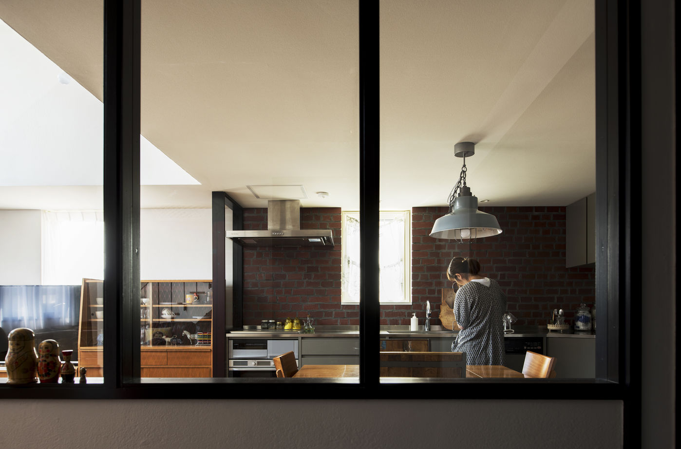 大元工務店 <札幌市/無垢材/吹抜>漆喰やレンガなど多彩な素材を活かし、ビンテージ家具が似合うこだわりの空間にの建築実例画像5