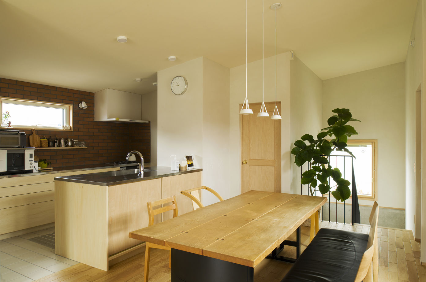 大元工務店 <千歳市/2階リビング/ビルドインガレージ>住宅街でも開放感を感じる、お気に入りの我が家の建築実例画像2