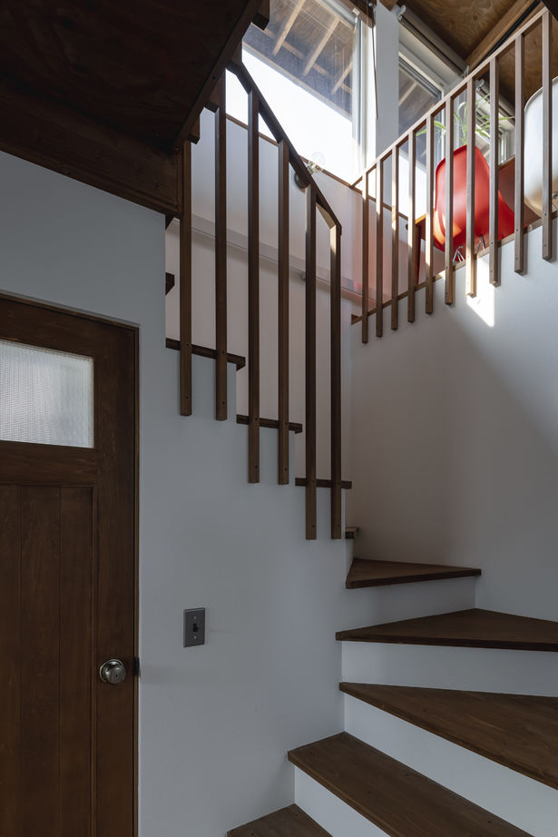 大元工務店 <札幌市/薪ストーブ/2階リビング>カーポートの屋根を活用したテラスが印象的、木のぬくもりを感じる我が家の建築実例画像9