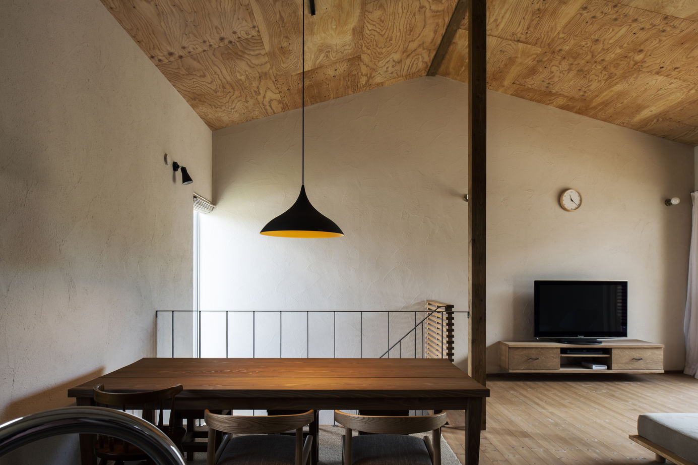 大元工務店 <札幌市/子ども3人/カーポート>夫婦の理想を叶え、旗竿地でも広がりを感じ、くつろげる空間に。の建築実例画像2