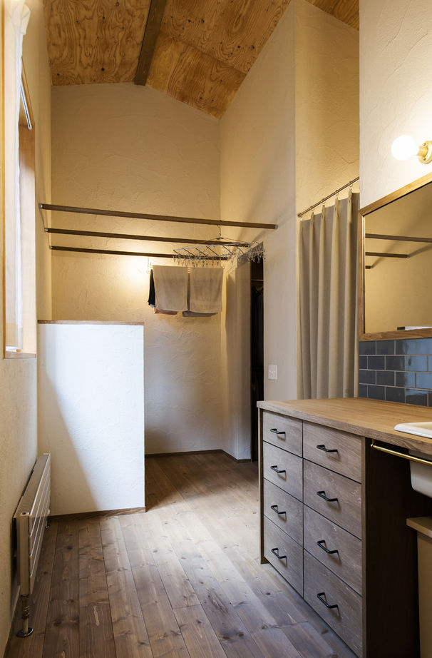 大元工務店 <札幌市/子ども3人/カーポート>夫婦の理想を叶え、旗竿地でも広がりを感じ、くつろげる空間に。の建築実例画像3