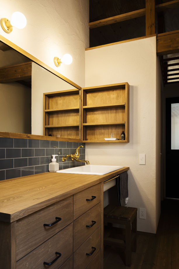 大元工務店 <札幌市/子ども3人/カーポート>夫婦の理想を叶え、旗竿地でも広がりを感じ、くつろげる空間に。の建築実例画像4