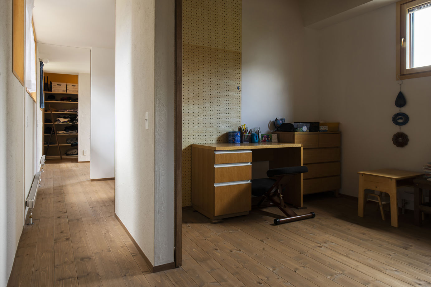 大元工務店 <札幌市/子ども3人/カーポート>夫婦の理想を叶え、旗竿地でも広がりを感じ、くつろげる空間に。の建築実例画像5