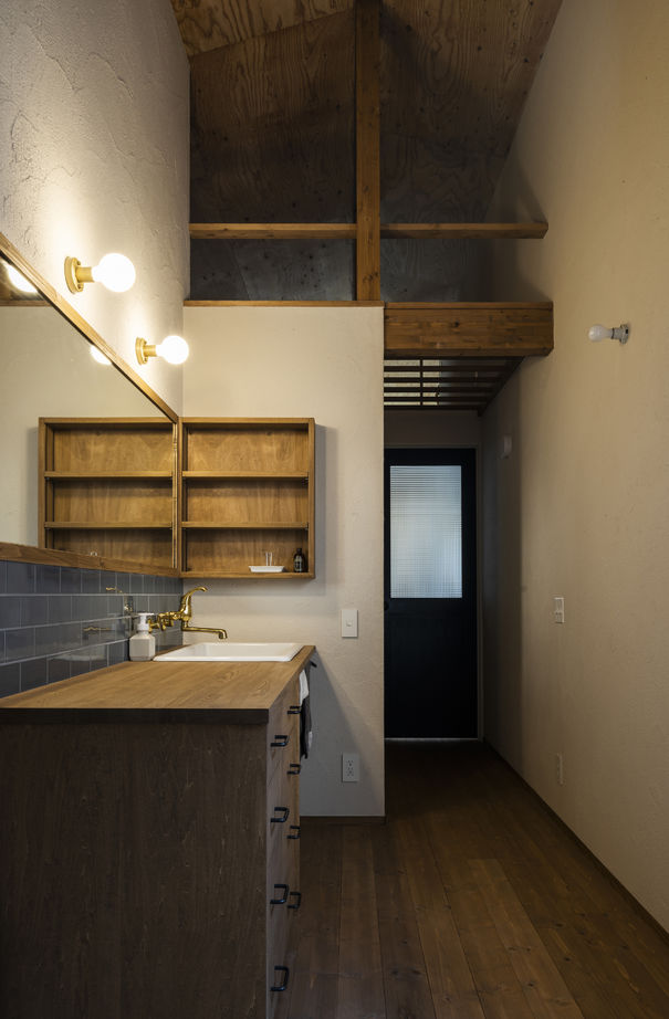 大元工務店 <札幌市/子ども3人/カーポート>夫婦の理想を叶え、旗竿地でも広がりを感じ、くつろげる空間に。の建築実例画像8